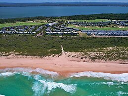 Pullman Magenta Shores Resort