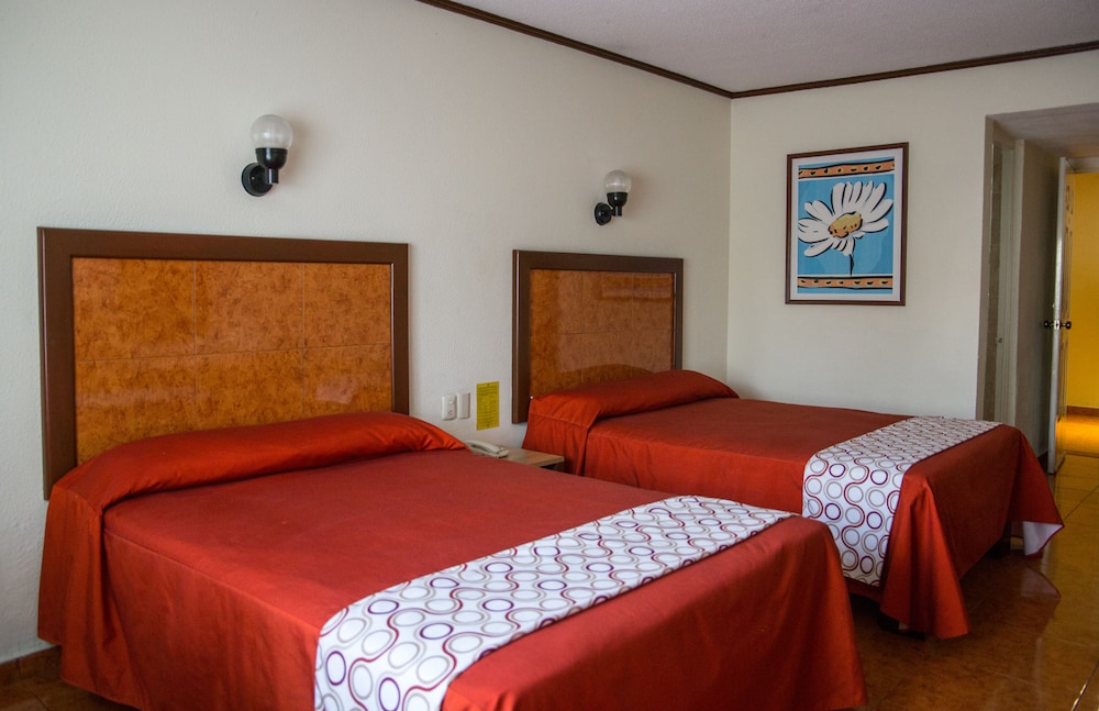 Hotel & Suites Villa del Sol