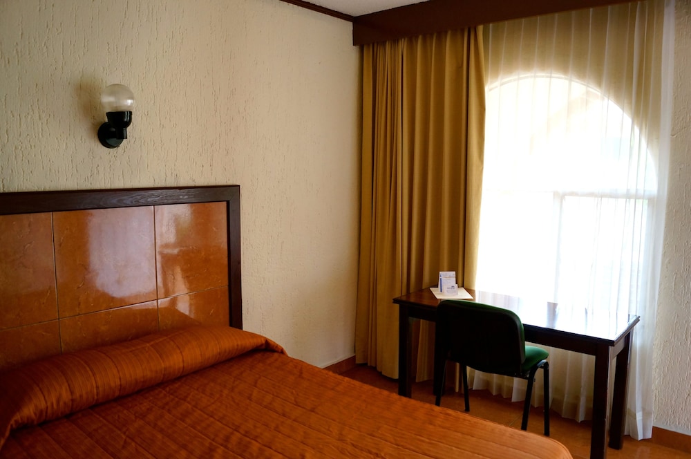 Hotel & Suites Villa del Sol