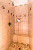 DiamondStone Guest Lodges