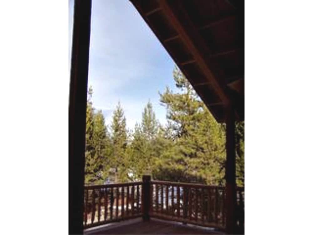 DiamondStone Guest Lodges