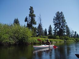 DiamondStone Guest Lodges
