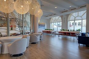 Millennium Lakeview Hotel