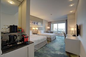 Millennium Lakeview Hotel