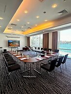 Millennium Lakeview Hotel