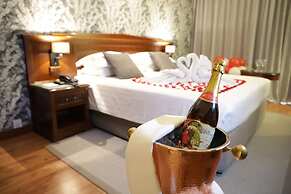 Majestic City Retreat Hotel