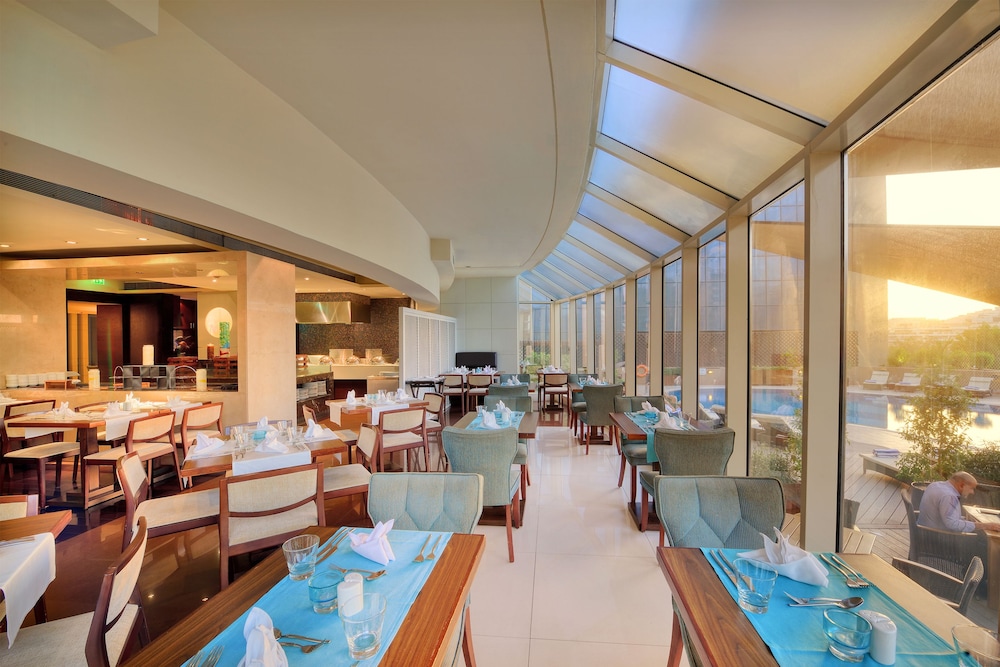 Majestic City Retreat Hotel