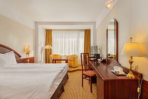 Aro Palace Hotel