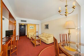 Aro Palace Hotel