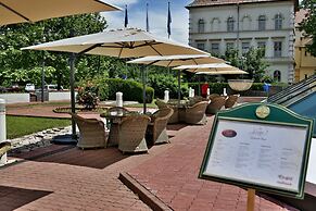 Aro Palace Hotel