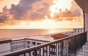 Barefoot Beach Club