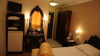 Mango Hotel