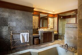 Grand Balisani Suites Hotel
