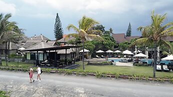 Grand Balisani Suites Hotel