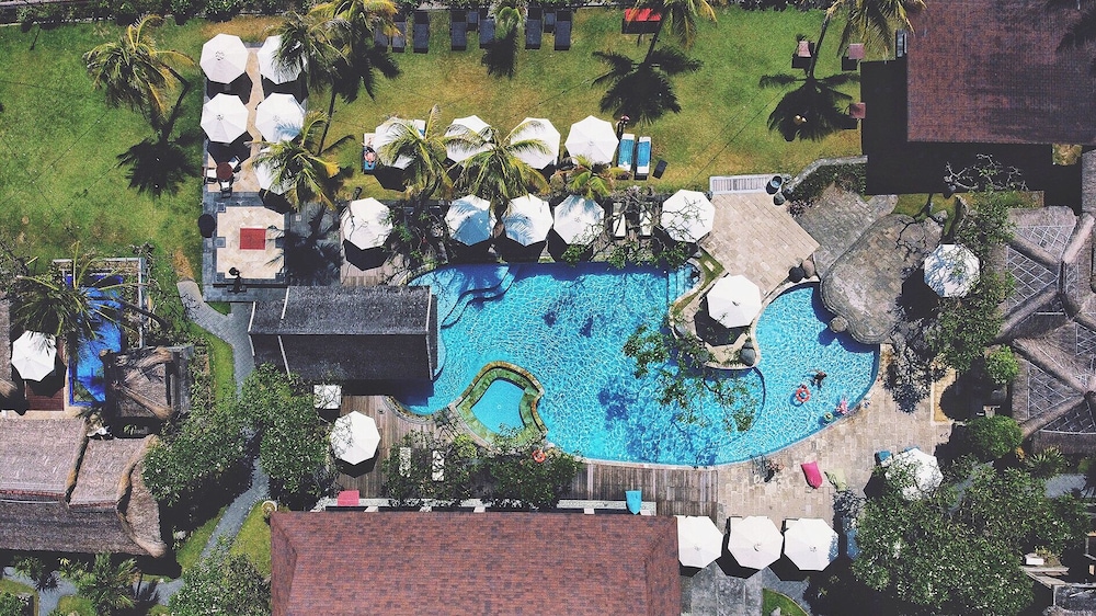 Grand Balisani Suites Hotel