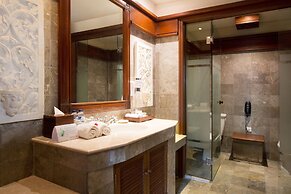 Grand Balisani Suites Hotel