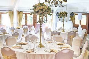 The Ely Hotel by Chef and Brewer Collection