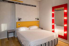 Wave Hotel