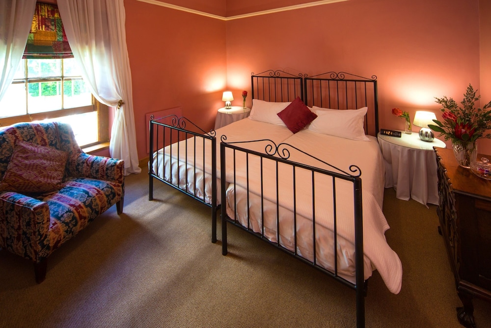 Mountain Manor Guest House & Executive Suites