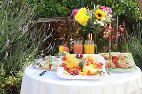 Mountain Manor Guest House & Executive Suites