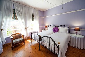Mountain Manor Guest House & Executive Suites