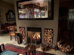Mountain Manor Guest House & Executive Suites