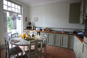 Mountain Manor Guest House & Executive Suites