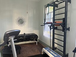 Mountain Manor Guest House & Executive Suites