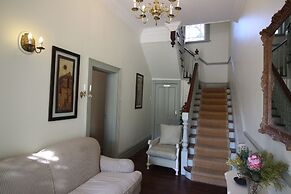 Mountain Manor Guest House & Executive Suites