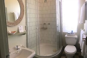 Mountain Manor Guest House & Executive Suites