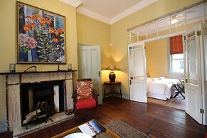 Mountain Manor Guest House & Executive Suites