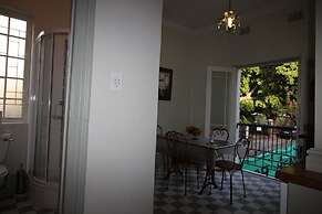 Mountain Manor Guest House & Executive Suites