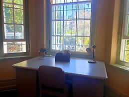 Mountain Manor Guest House & Executive Suites