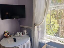 Mountain Manor Guest House & Executive Suites