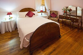 Mountain Manor Guest House & Executive Suites
