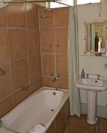 Mountain Manor Guest House & Executive Suites