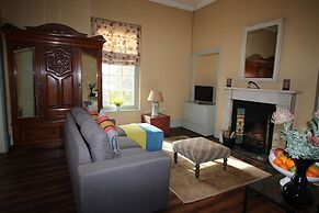 Mountain Manor Guest House & Executive Suites