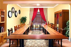 Mountain Manor Guest House & Executive Suites