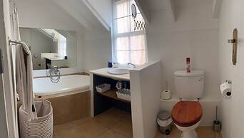 Mountain Manor Guest House & Executive Suites