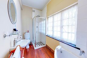 Mountain Manor Guest House & Executive Suites