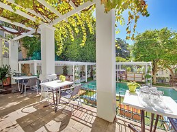 Mountain Manor Guest House & Executive Suites