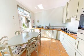 Mountain Manor Guest House & Executive Suites