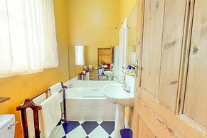 Mountain Manor Guest House & Executive Suites