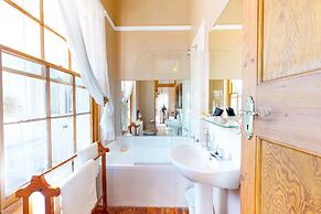 Mountain Manor Guest House & Executive Suites