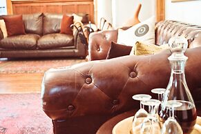 Mountain Manor Guest House & Executive Suites