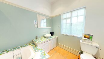 Mountain Manor Guest House & Executive Suites