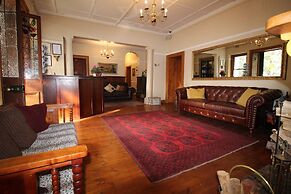 Mountain Manor Guest House & Executive Suites