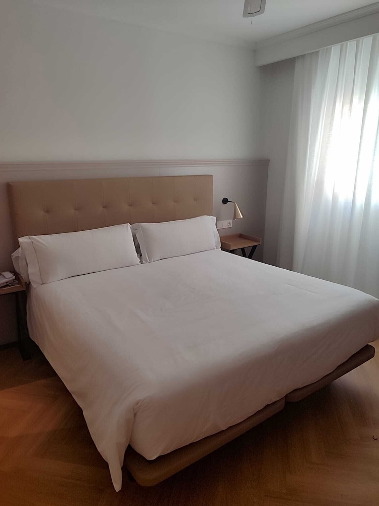 Senator Cadiz Hotel