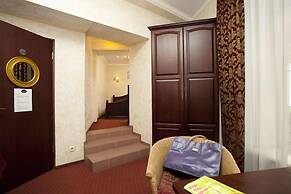 Monte Kristo Hotel