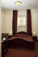 Monte Kristo Hotel